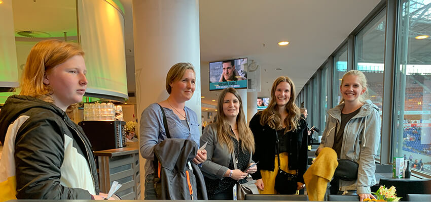 V.l.n.r.: Lisa Ridder (Gewinnerin), Melanie Ridder (Gewinnerin), Annika Berressem (ipr werbeagentur), Carmen Gier (ipr werbeagentur), Ann-Chathrin Krause (Semperit)