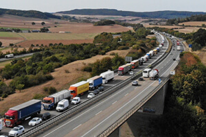 Corona-Krise: VEDA fordert Sicherstellung der Abendversorgung von Lkw-Fahrern