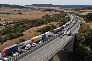 Corona-Krise: VEDA fordert Sicherstellung der Abendversorgung von Lkw-Fahrern