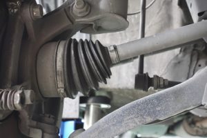 Antriebswelle und Gleichlaufgelenke beim Auto wechseln - Bild: © tpap8228 - stock.adobe.com